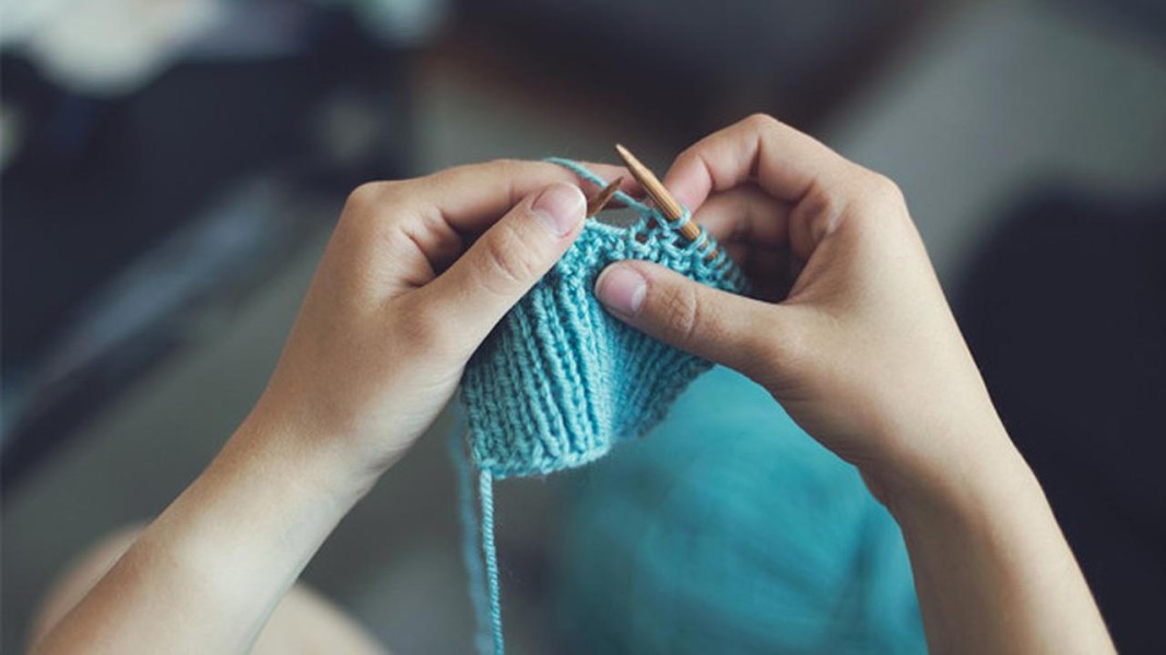 Hobi Merajut Ala Nenek Kembali Populer sebagai Cara Menjaga Kesehatan Mental