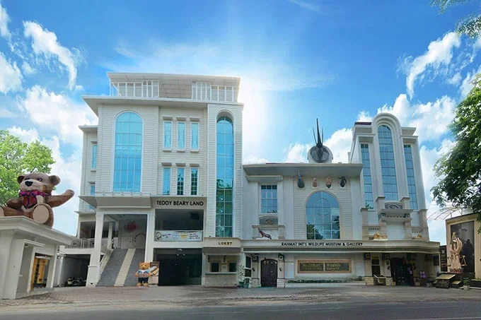 Wisata Medan Tetap Ramai Meski Air Danau Toba Keruh