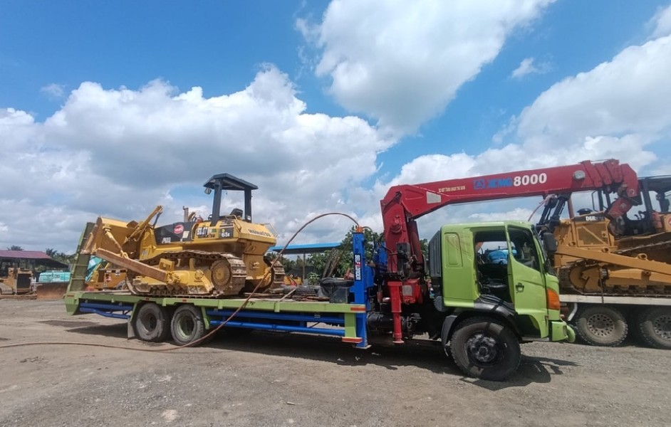 Adhi Karya Kirim Alat Berat Tangani Banjir Sumatera