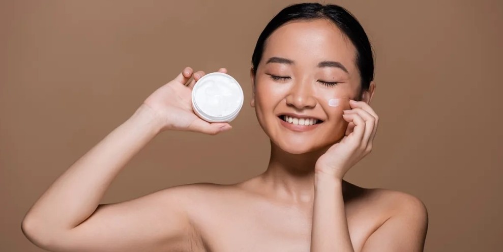Cara Mendapatkan Kulit Glowing dengan Perawatan Skincare Malam Hari