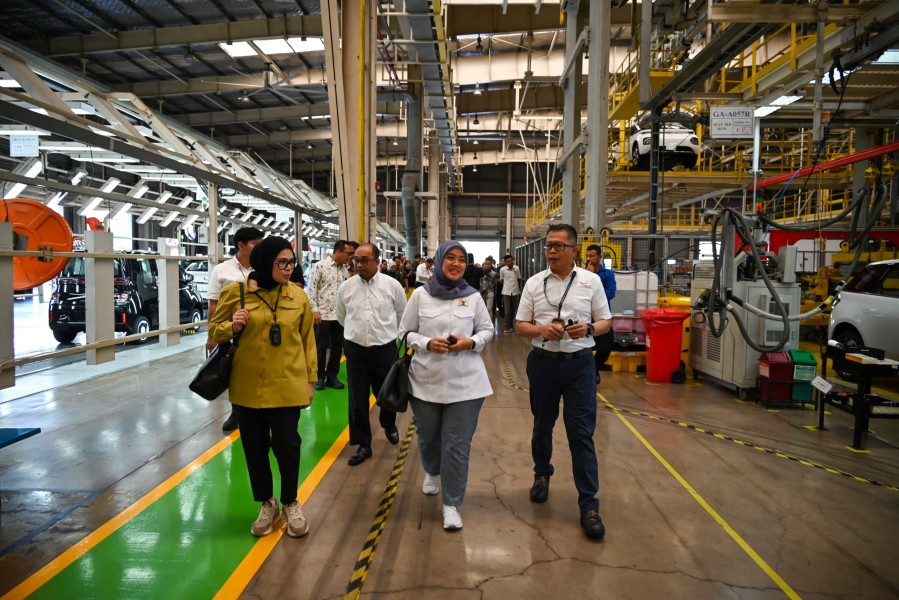DPR Tinjau Industri Otomotif, Soroti TKDN dan Hilirisasi