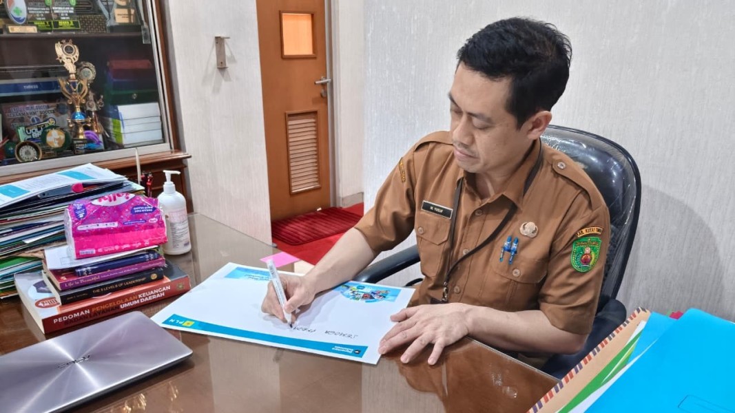 Hari Pelanggan Nasional Dirayakan GM PLN UID Kaltimra Dengan Kunjungan Ke Pelanggan Strategis Seperti Industri Hotel Dan Rumah Sakit Sebagai Bentuk Apresiasi Dan Komitmen Peningkatan Layanan