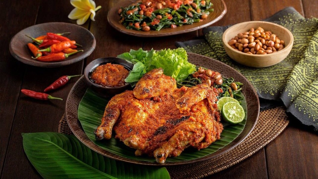 Menikmati 7 Kuliner Lombok: Dari Ayam Taliwang Hingga Beberuk Terong