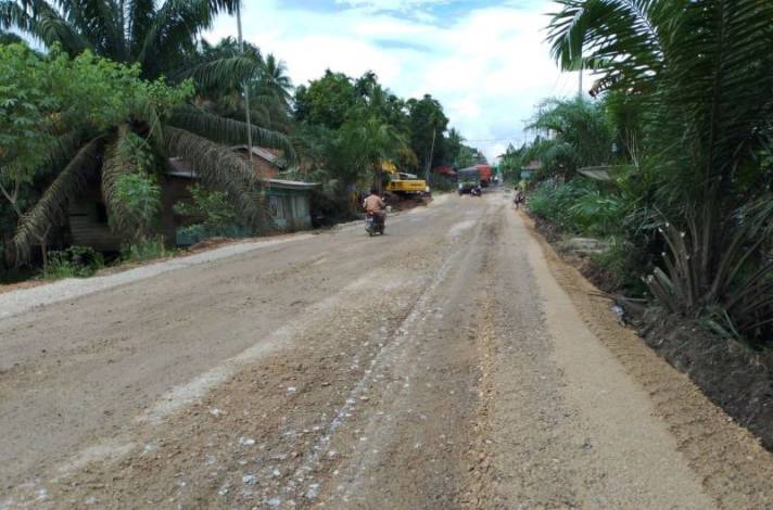Jalan Rusak Parah Akibat Truk Batu Bara di Kelayang, Riau Butuh Rp100 Miliar untuk Perbaikan