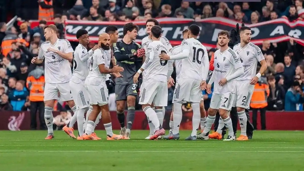 Manchester United Bersaing dengan Al Hilal Berburu Kader Meite