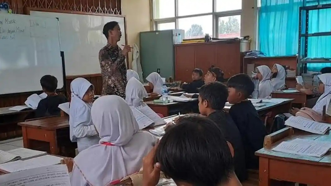 Sekolah Tetap Tatap Muka 5 Hari, Pemerintah Tegaskan Tanpa Belajar dari Rumah