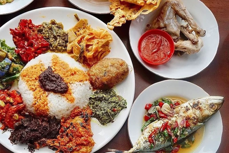 Rekomendasi 7 Rumah Makan Padang Terlezat di Depok 2025
