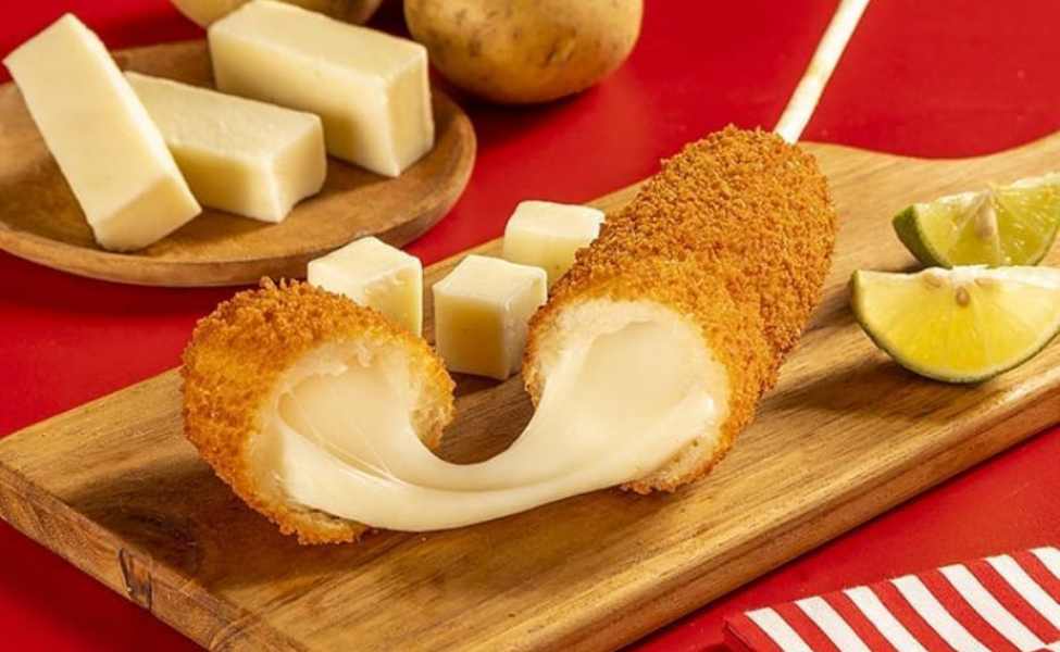 Resep Mozzarella Corndog Renyah Lumer Lezat untuk Camilan atau Jualan