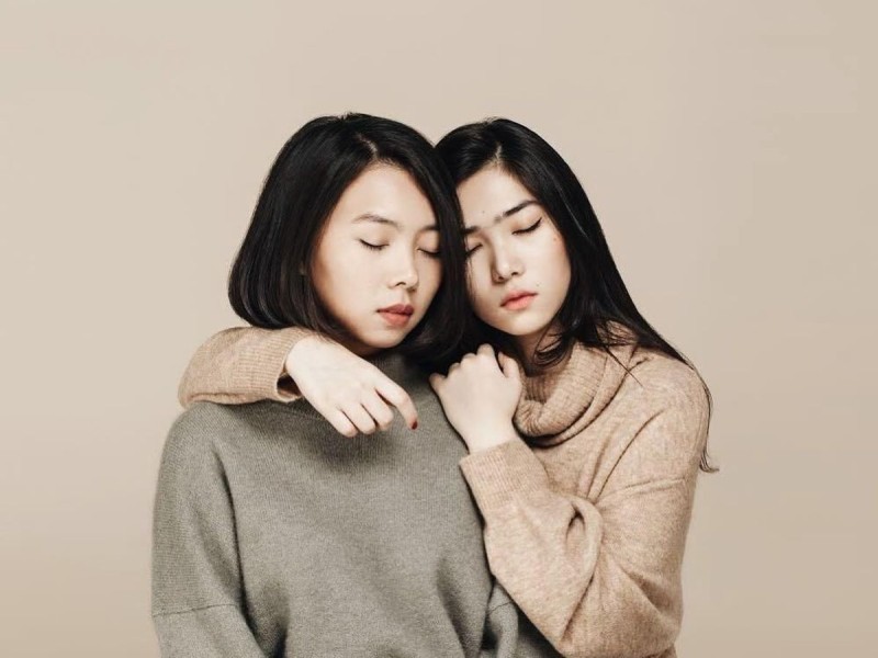 6 Pasangan Artis Kakak Adik yang Jarang Terekspos
