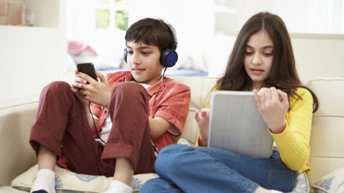 Penggunaan Gadget di Era Digital: Antara Peluang dan Ancaman bagi Perkembangan Anak