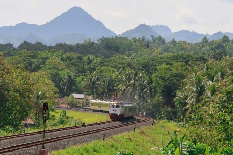Kulon Progo Jadi Primadona Lintasan Kereta Api, Sajikan Panorama Alam Memesona dari Jendela KA