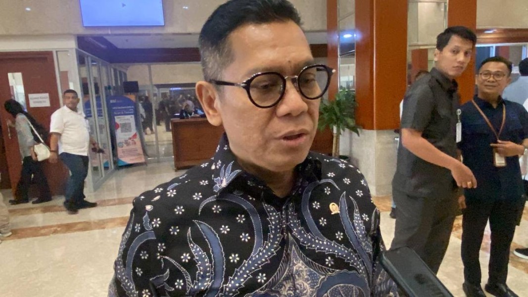 Adies Kadir Resmi DPR Sahkan Jadi Hakim Konstitusi MK