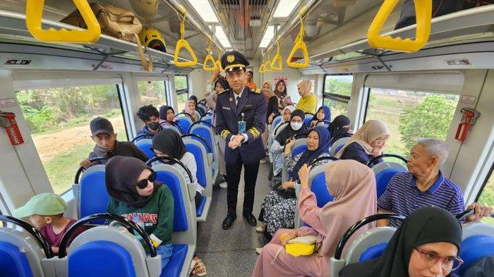 Antusiasme Warga Naik Kereta Api Naik Dorong Transportasi Rendah Emisi di Yogyakarta