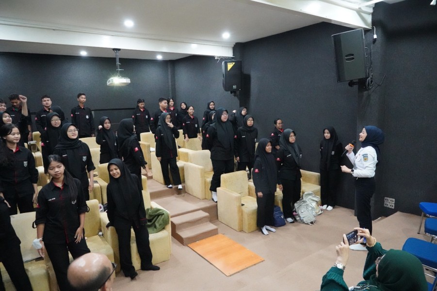 KAI WISATA GOES TO SCHOOL: Dekatkan Dunia Perkeretaapian kepada Generasi Muda