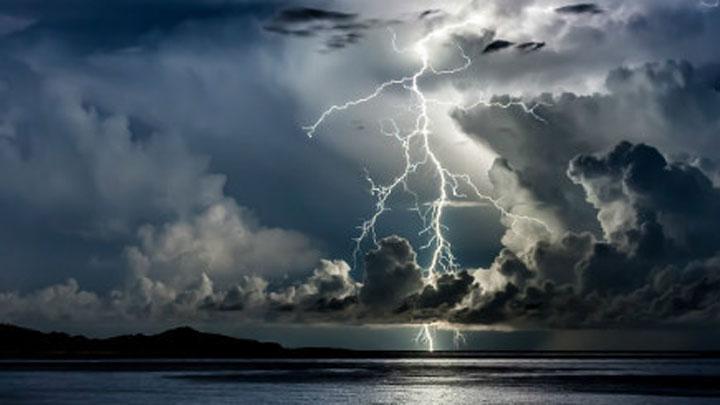 Prakiraan Cuaca Terbaru BMKG 14 Desember 2025 Hujan Petir Sejumlah Kota