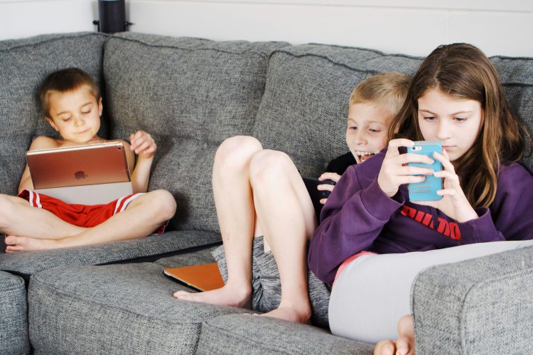 Atasi Kecanduan Gadget Anak