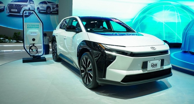 Strategi Hybrid Untuk Semua Berhasil Toyota Raup 2.793 SPK Pada Ajang IIMS 2026