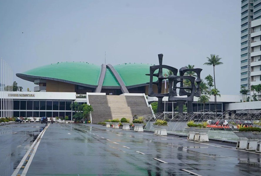 DPR Terapkan Efisiensi Energi Batasi AC Dorong Transportasi Umum Hemat Anggaran Negara