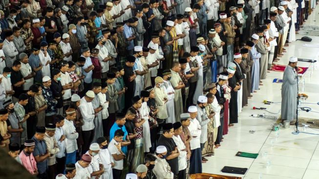Doa Sebelum dan Sesudah Sholat Tarawih Agar Lebih Khusyuk