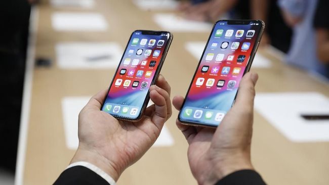 Penurunan Penjualan iPhone dan Tantangan Strategi AI: Pemegang Saham Apple Mencari Kepastian Terkait Tarif dan Masa Depan Perusahaan