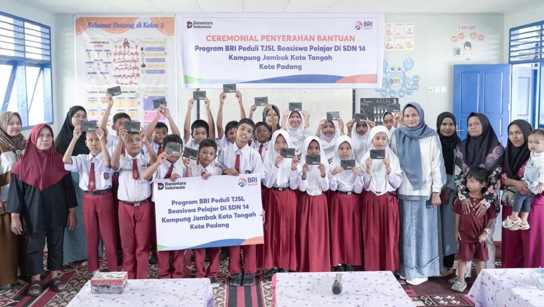 BRI Perkuat Dukungan Pendidikan Lewat Beasiswa untuk Siswa Padang