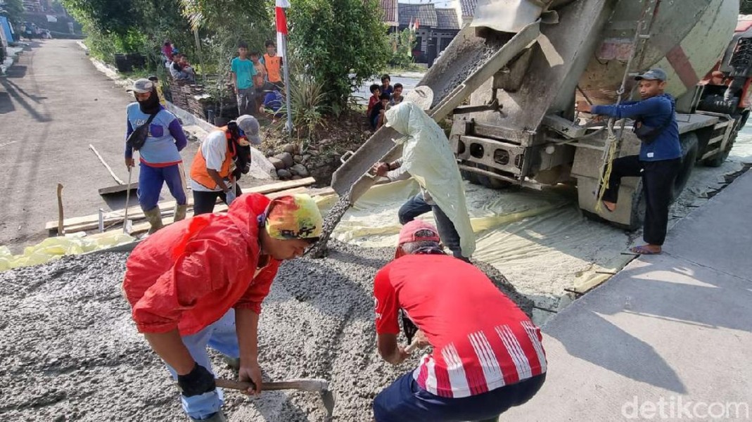 Pembangunan Infrastruktur Jalan Betonisasi di Desa Sidorejo, Prioritas Utama untuk Perekonomian Warga