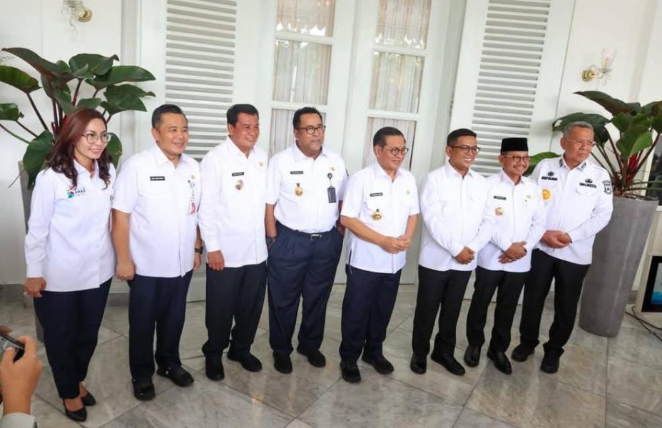 Gubernur Banten Andra Soni Bahas Kolaborasi Transportasi Umum dengan Perum DAMRI di Kota Serang