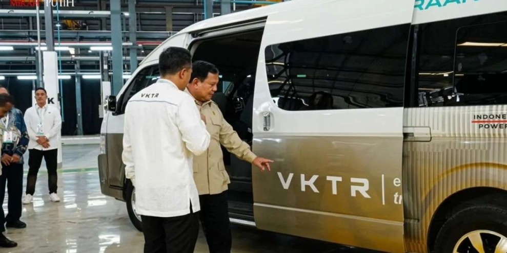 Prabowo Targetkan Produksi Massal Sedan Listrik Nasional Mulai 2028
