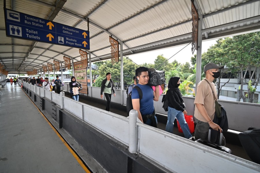 Long Weekend Waisak Lancar dan Terkendali, ASDP Layani Ratusan Ribu Penumpang dan Kendaraan dengan Profesional