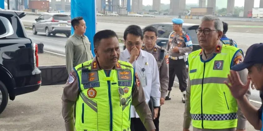 Korlantas Polri Berlakukan One Way Lokal Bertahap Atasi Arus Balik Lebaran