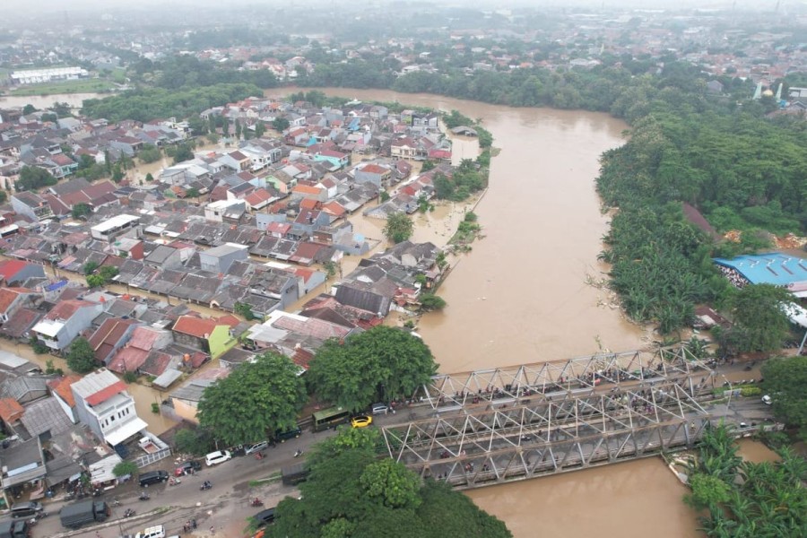 Banjir Parah di Bekasi Ganggu Operasional KRL PT KAI Lakukan Rekayasa Perjalanan