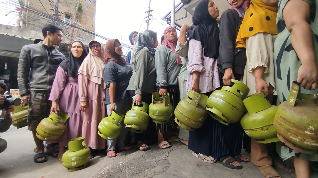 Antrean Panjang Gas 3 Kg di Berau