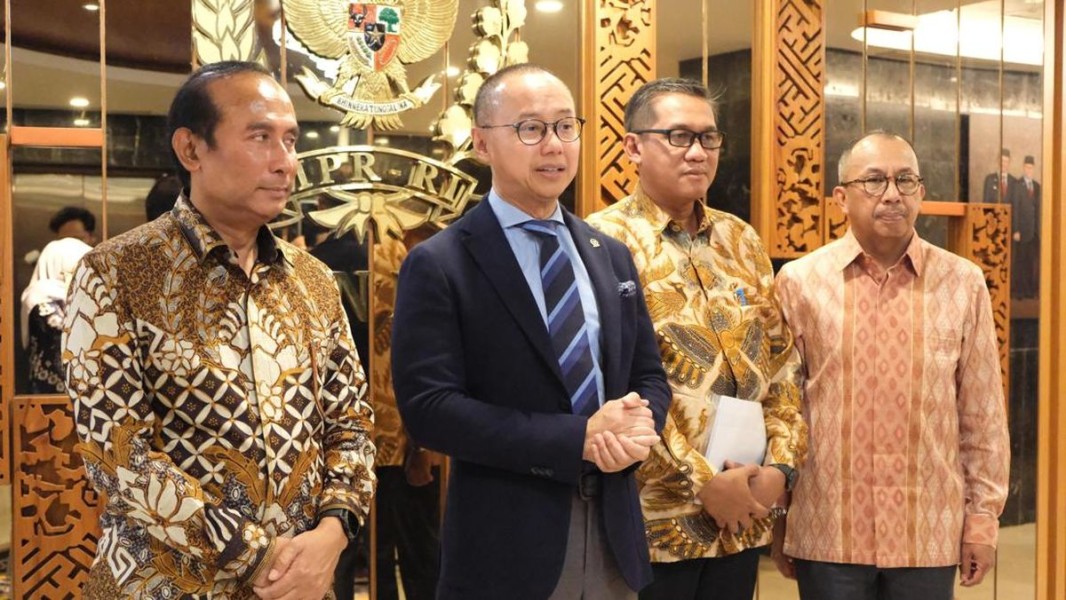 Percepatan Transisi Energi: Solusi Eddy Soeparno melalui Transportasi Publik Berbasis Listrik dan Komitmen Indonesia Menuju Net Zero Emission