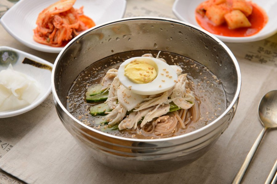Olahan Mi Naengmyeon Khas Korea, Segar dan Gurih di Setiap Gigitan