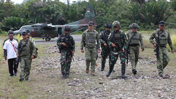 Bandara Perintis Papua Dijaga TNI, Konektivitas Udara Segera Kembali Normal