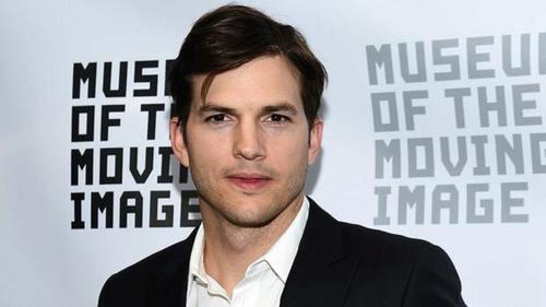 Ashton Kutcher Ungkap Pernah Dipecat Gucci Karena Berat Badan Dianggap Gemuk