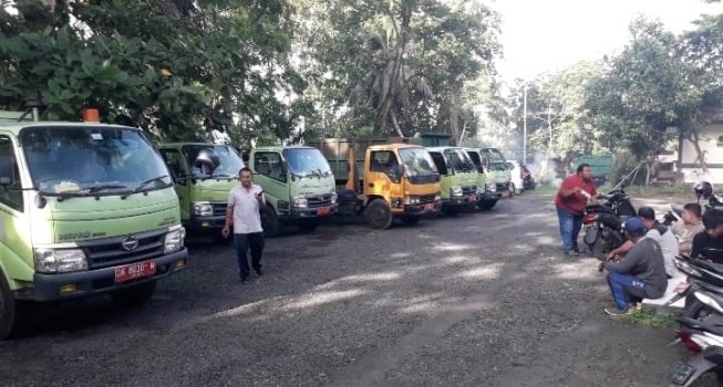 Krisis Bahan Bakar Memicu Mogok Kerja Sopir Sampah di Jembrana