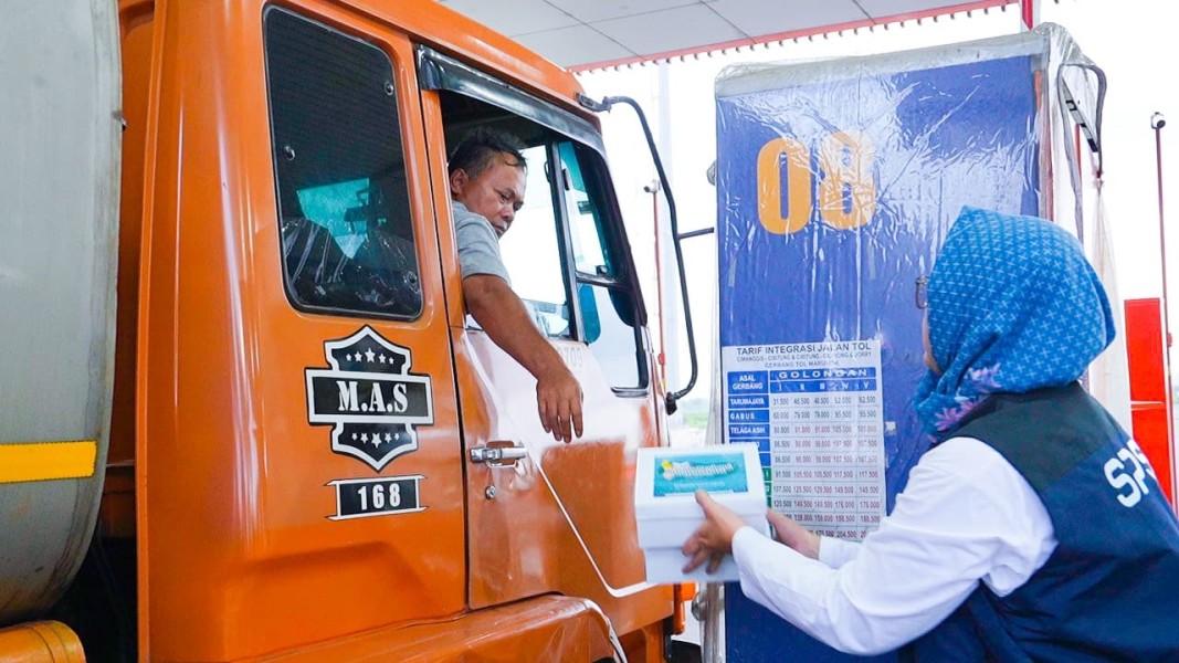 Tebar Kebaikan Ramadan, PT Pelindo Solusi Logistik Bagikan 2.000 Paket Takjil dan Dukung UMKM