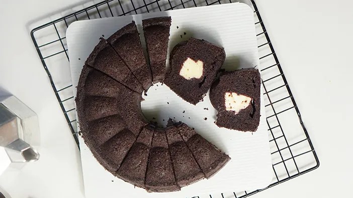 Resep Bolu Ketan Hitam Keju Lumer yang Viral