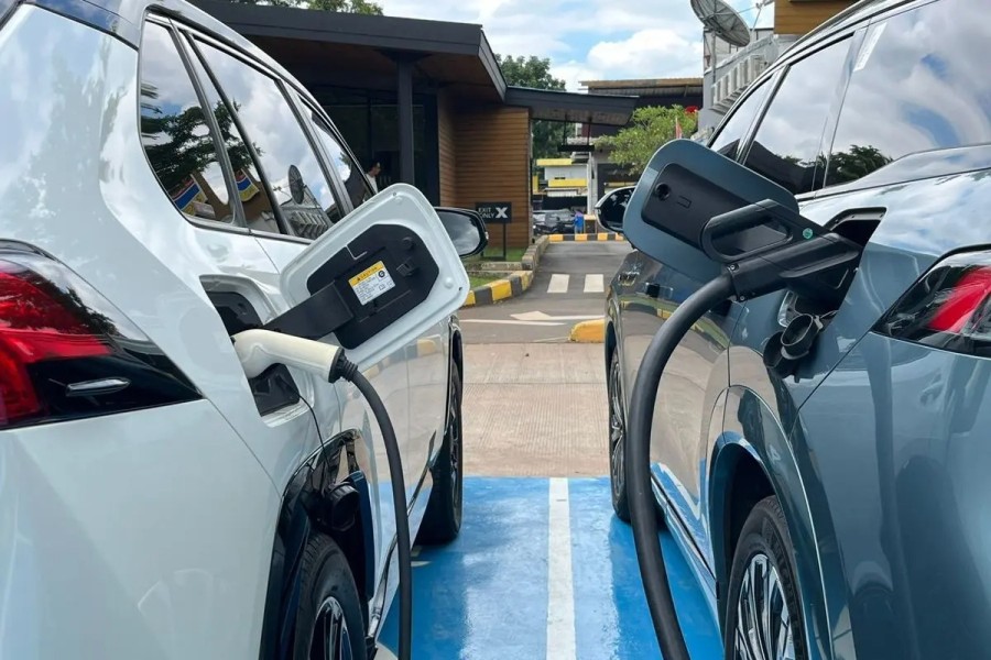 Puluhan Ribu Mobil Listrik Diprediksi Mudik Lebaran SPKLU PLN Siaga Nasional