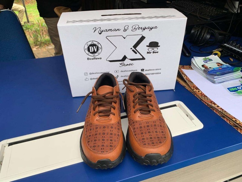 Inovasi Brand Deallova Padukan Tenun Baduy Dalam Kreasi Sepatu Etnik Modern