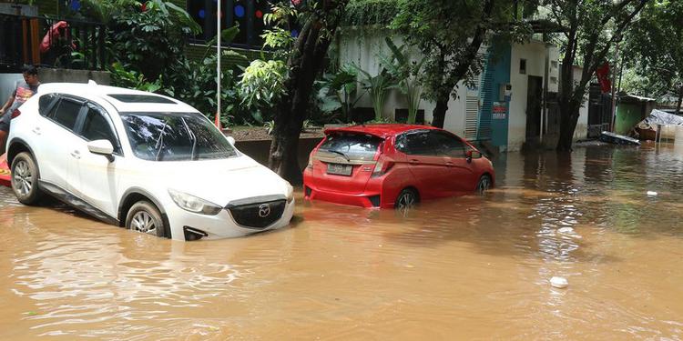 Mobil Rusak Akibat Banjir: Panduan Penting untuk Klaim Asuransi