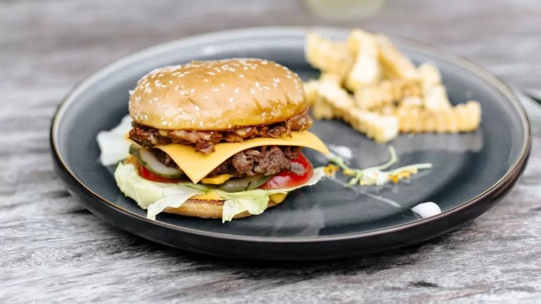 7 Rekomendasi Tempat Makan Burger Enak di Bandung untuk Wisata Kuliner Praktis dan Kekinian