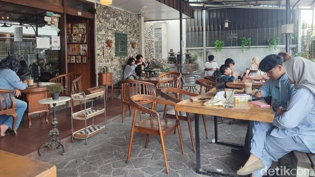 Taman Bacaan Hendra: Destinasi Wisata Literasi di Cihapit Bandung