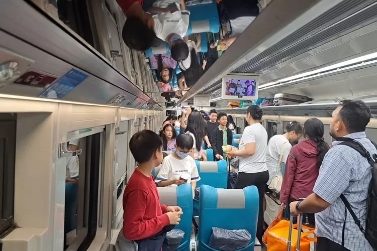 Penumpang Kereta Naik Tajam Saat Libur Sekolah di Daop 8
