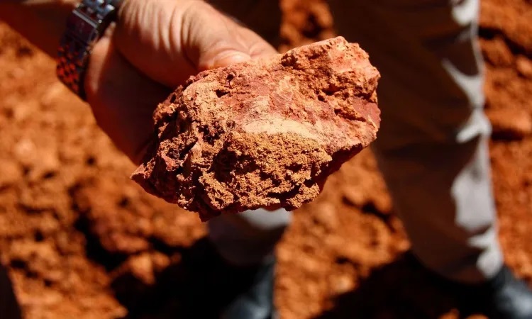 Hilirisasi Bauksit MIND ID Dorong Pertumbuhan Ekonomi dan Kesejahteraan Mempawah Daerah