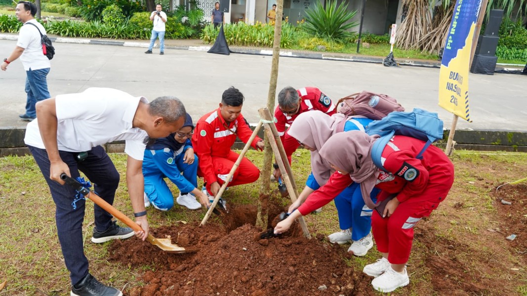 PT PP Sinergikan Standar K3 dan Prinsip ESG Lewat Aksi Tanam Pohon