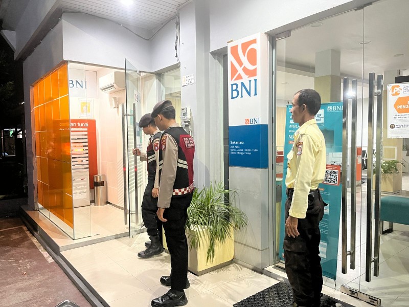 Sat Samapta Polres Sukamara Intensifkan Patroli Malam di Area Perbankan untuk Jaga Keamanan