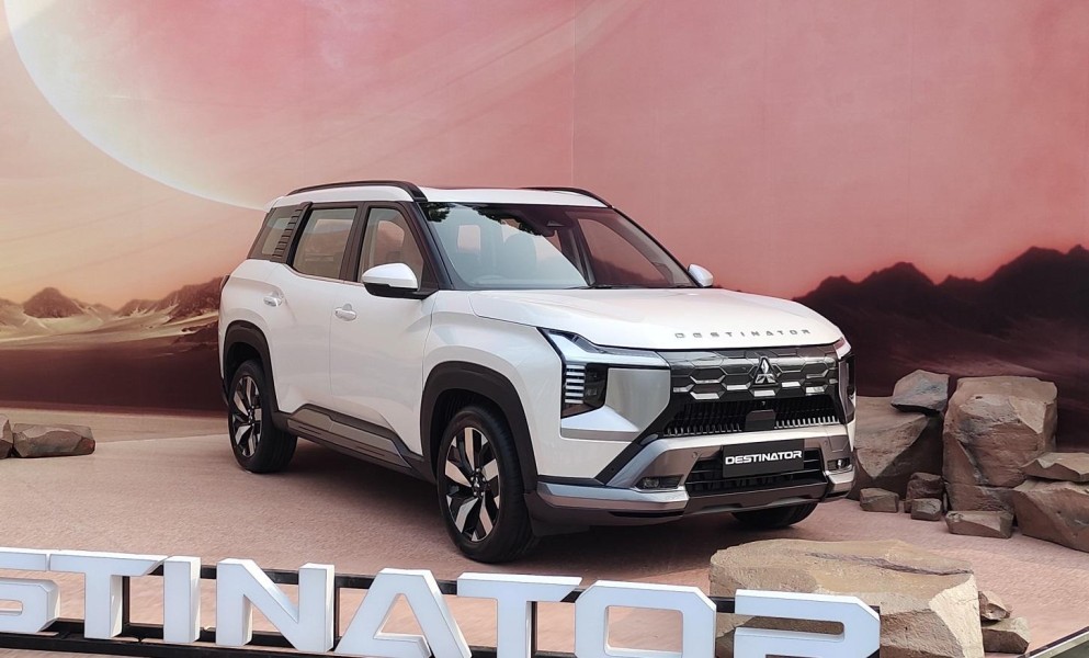 Mitsubishi Destinator: SUV 7 Penumpang Bertenaga dengan Efisiensi Tinggi