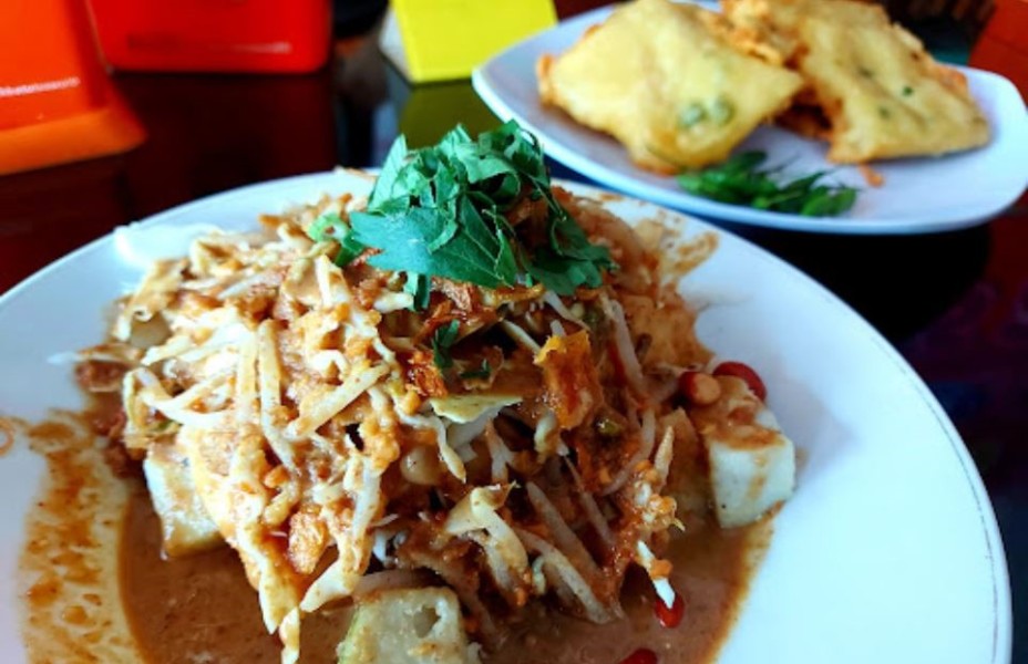 Lontong Sambal Blora, Kuliner Legendaris yang Tak Lekang Zaman